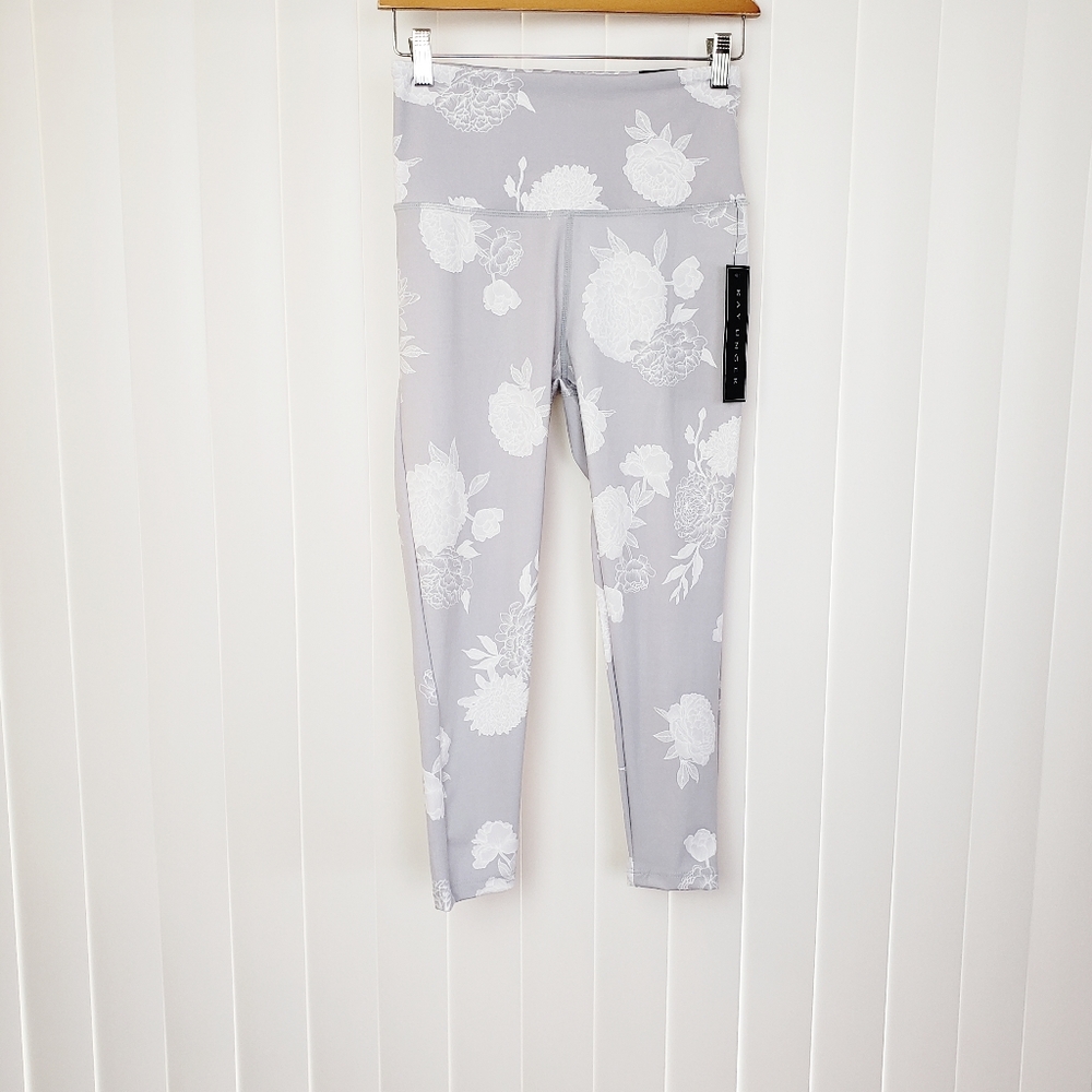 KAY UNGER Pretty Peony Taupe Capri Pants Size M